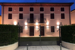 imgi_28_facciata-intera-notte